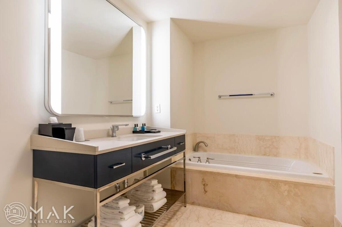 Fontainebleau Resort High Floor W Ocean Views Маямі-Біч Екстер'єр фото
